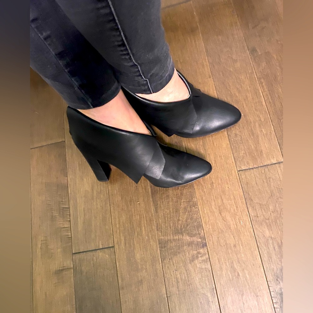 Pollini shoes never worn